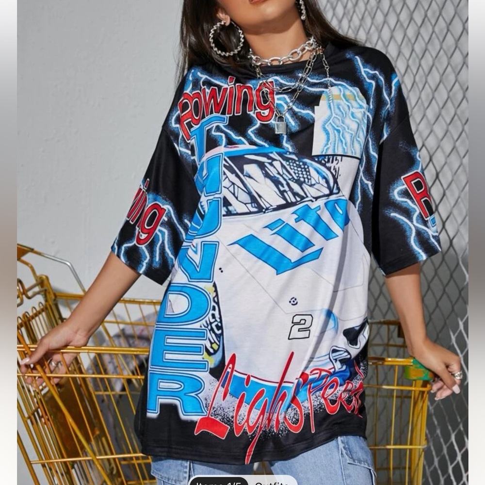 Shein oversized tshirt size:M never worn. No tags